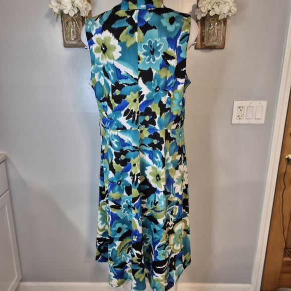 dressbarn Cowl Neck Floral Sleeveless Dress - Picture 5 of 9